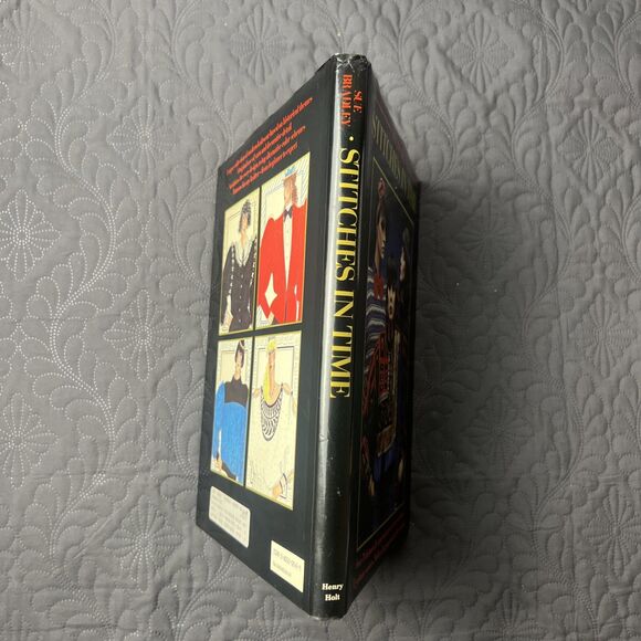 Stitches in Time: Over 70 historically-inspired knit by Bradley, Sue HB FPT 1986 - Picture 3 of 16